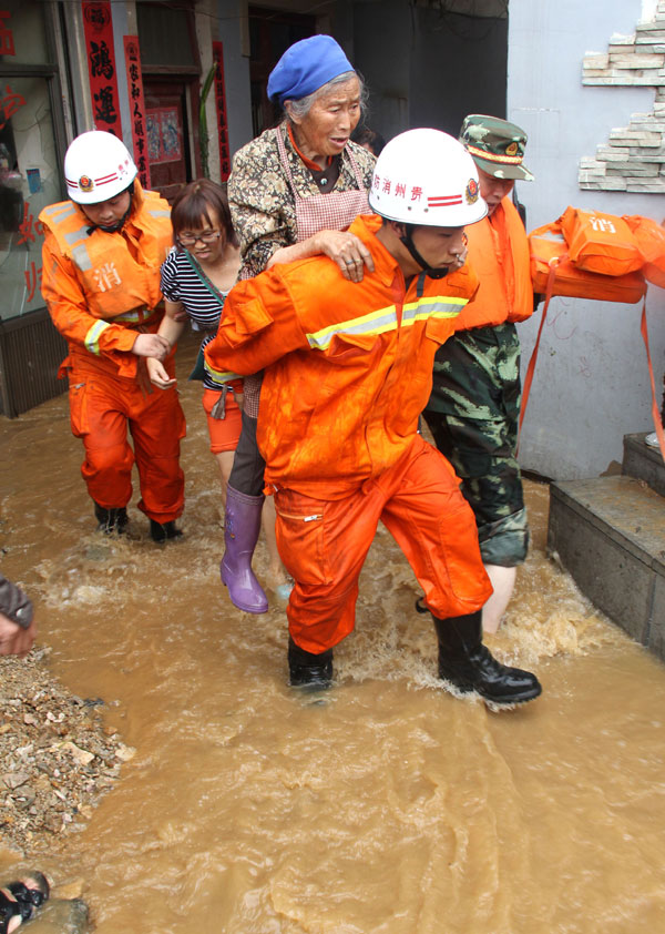 More heavy rain brings chaos to SW China