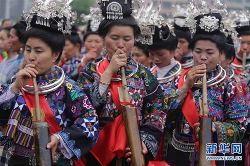 Miao costumes paraded in Guizhou