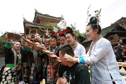 Guizhou's Dong ethnic culture attracts many tourists during May Day