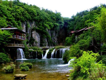 Guizhou cities awarded as top summer getaways