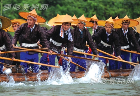 Stand up for the Miao dragon canoe festival