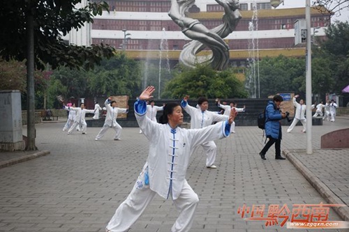 Xingyi ushers in New Year with mass tai chi performance