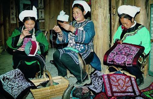 Horsetail embroidery of Sui people