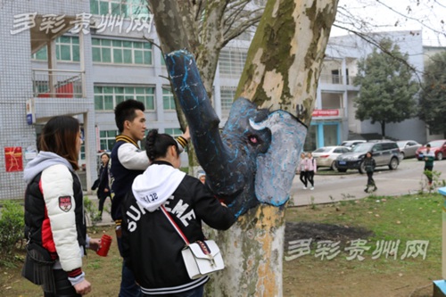 Guizhou art students cover campus in graffiti