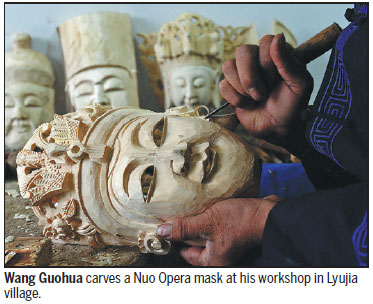 Guizhou artisan strikes gold making faces