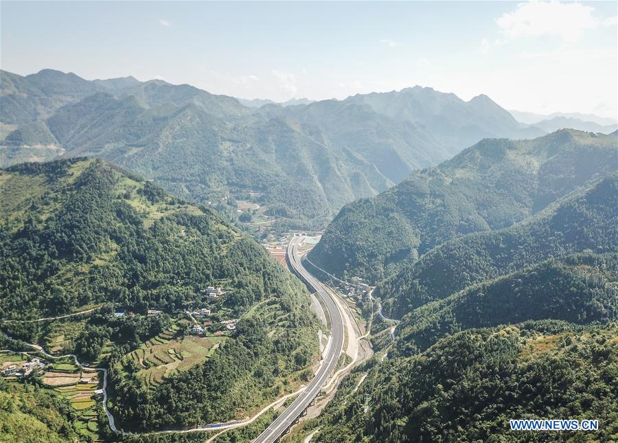 Better services stimulate Guizhou tourism industry