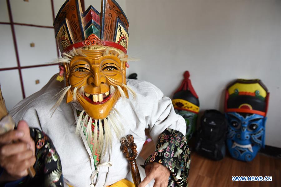 Pic story of inheritor of Nuo mask carving techniques in China's Guizhou