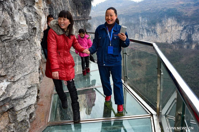 SW China's glass skywalk to open to public in May