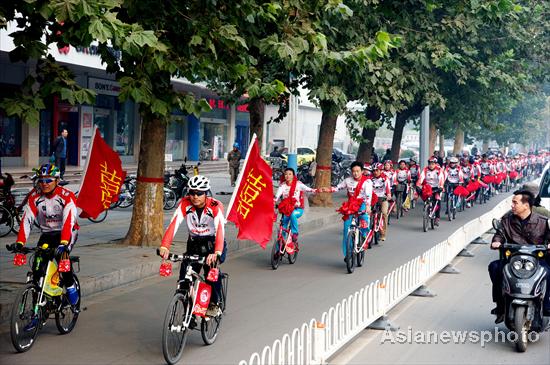 Wedding on bicycles