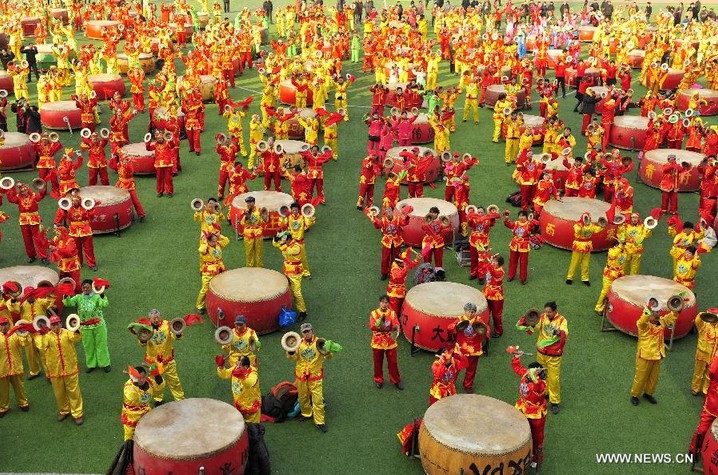 Drumers beat drums for lunar New Year