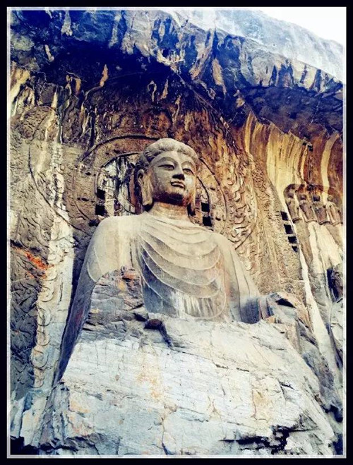 The Gaze of Losana Buddha