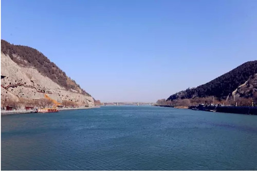 Majestic winter scenery at Longmen Grottoes