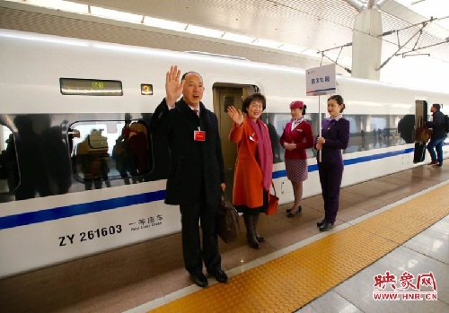 Henan NPC members set out for annual session