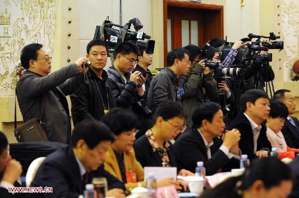 Panel discussion of Henan delegation to 2nd session of 12th NPC opens to media