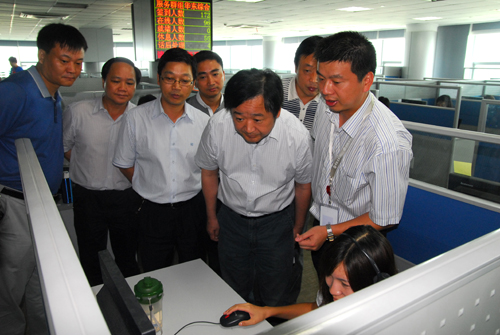 Wujiang government on inspection tour of Huaqiao