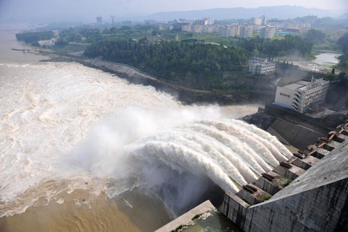 Danjiangkou reservoir helps buffer flood