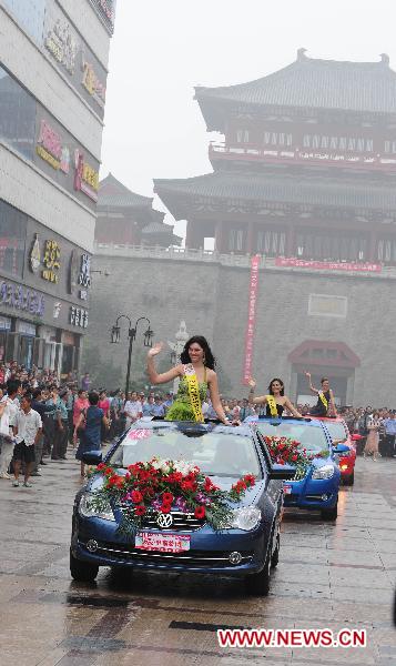 Contestants of Int'l Miss Tourism Queen of the Year tour ancient city