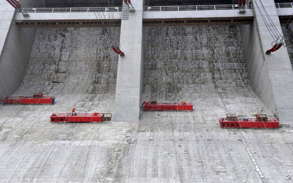 Three Gorges Dam getting cleaner, safer<BR>