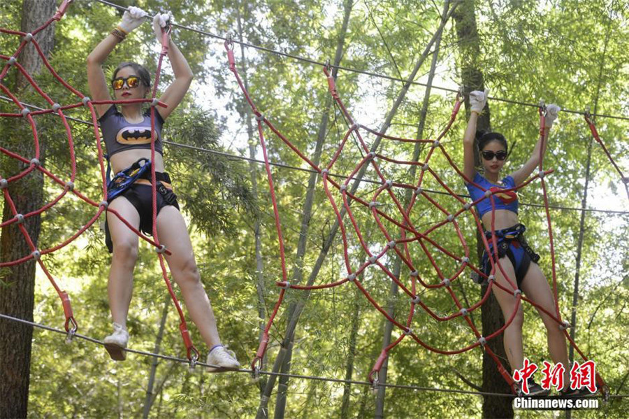 Super heroines enjoy treetops adventure in Central China