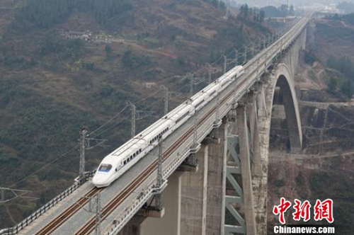 New bullet train service connects Changsha and Southwest China closer
