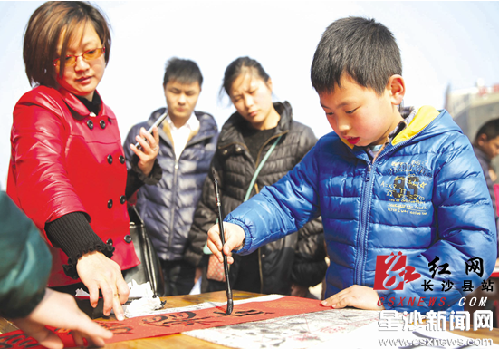 Kids celebrate New Year with creative calligraphy works