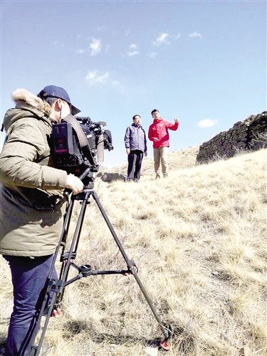 双语君丨CCTV explores the Great Wall in Baotou