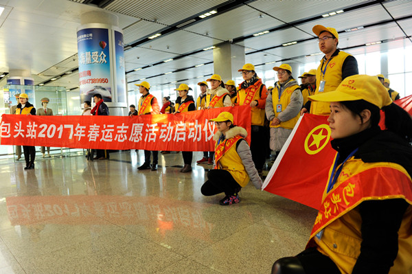 Volunteers brace for Spring Festival travel rush