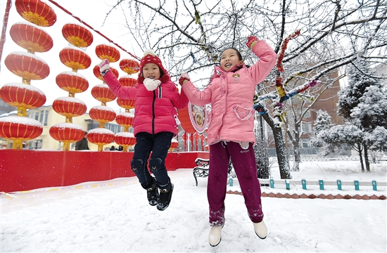 Snow amuses Baotou residents