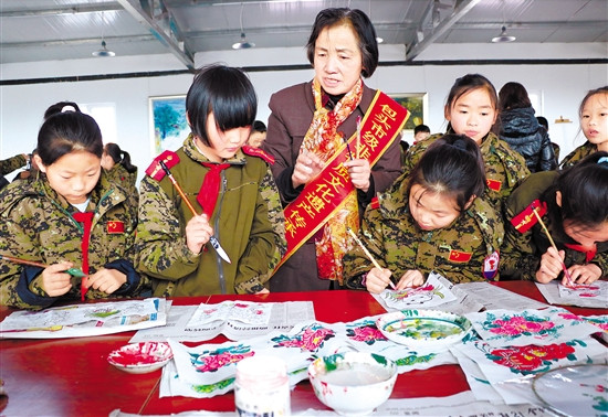 Students in Baotou embrace traditional culture