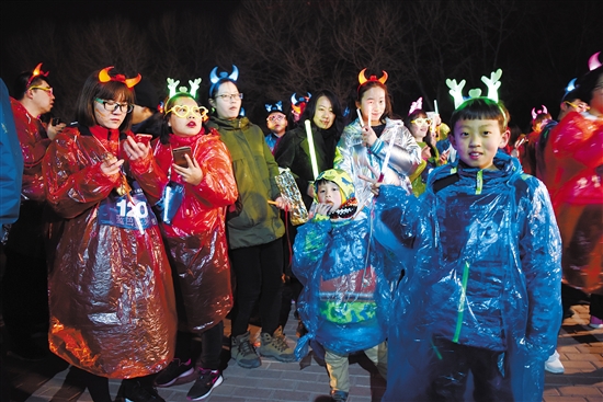 Colorful runners mark Earth Hour