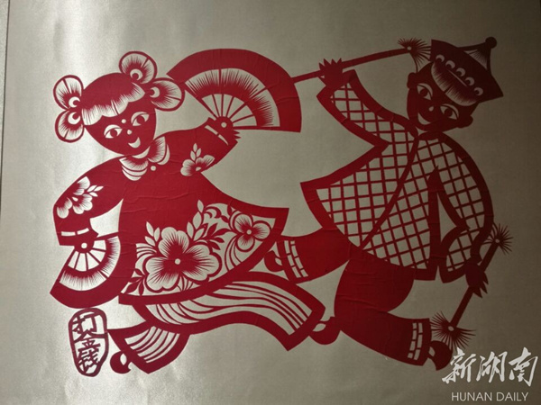 Baotou paper-cuttings shine in Hunan