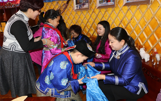 Students in Baotou embrace traditional culture