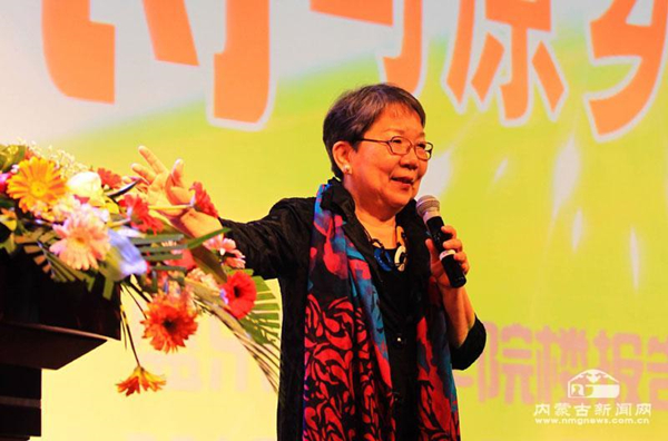 China's famous poetess Xi Murong lectures on Inner Mongolia campus