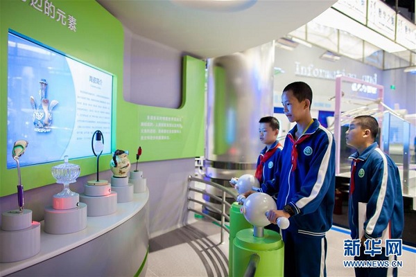Teenagers experience high-tech exhibitions at science museum