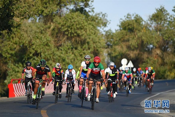Cyclists compete in euphratica forest race