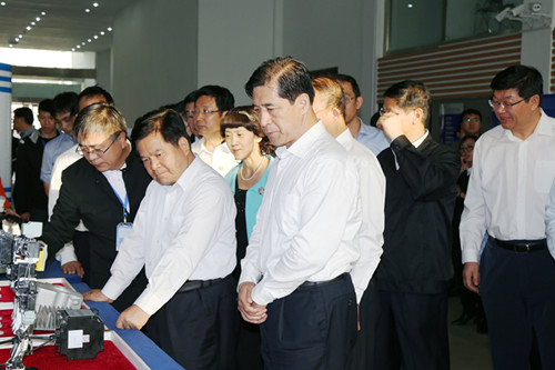 Li Jiheng inspects Baotou rare earth research center