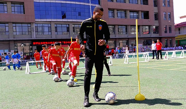 Hohhot launches school soccer training camp
