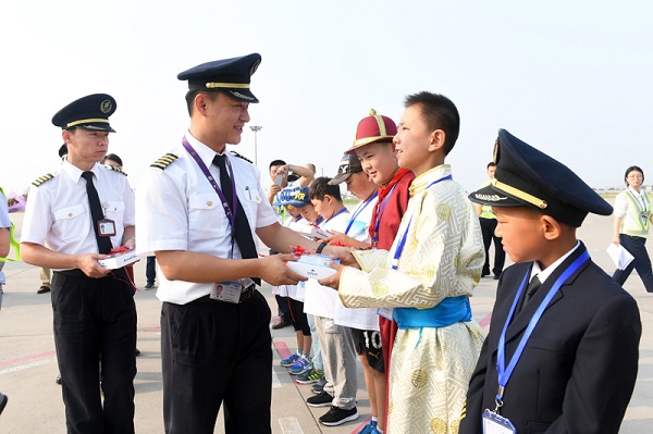 Mongolian teenagers visit Boeing airplane