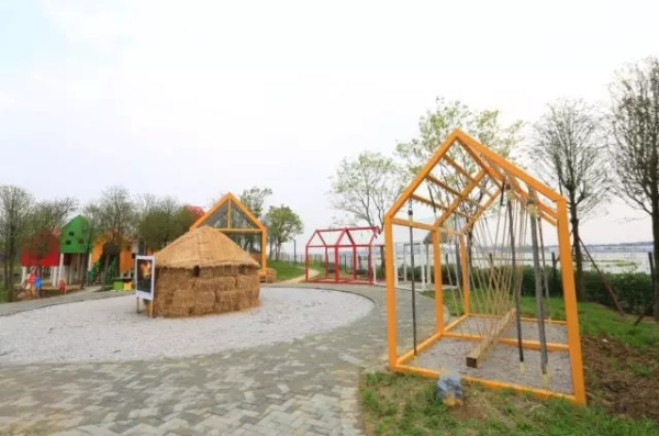 Zhouzhuang offers children a countryside paradise
