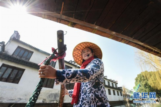 Barge-women help to promote water town culture