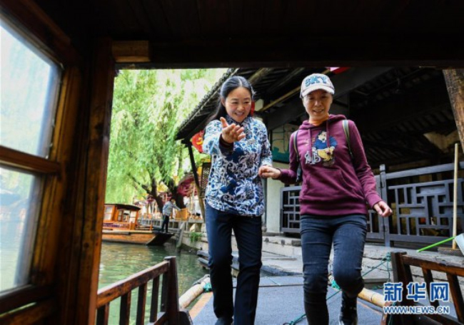 Barge-women help to promote water town culture