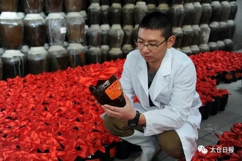 85s man inherits traditional yellow rice wine making