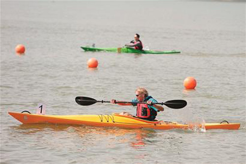Canoeing contest brightens up a weekend
