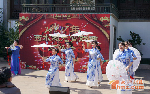 Wuxi's Spring Fest closes with lanterns and dancing