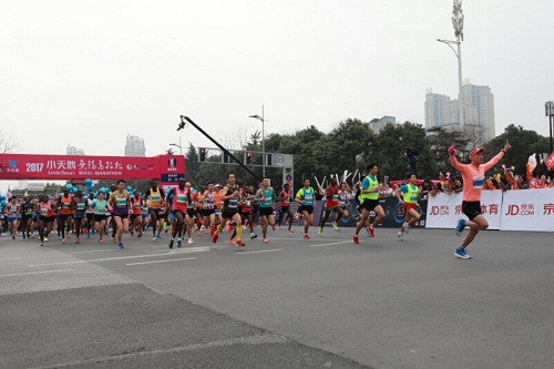 Thousands of runners take part in 2017 Wuxi Marathon
