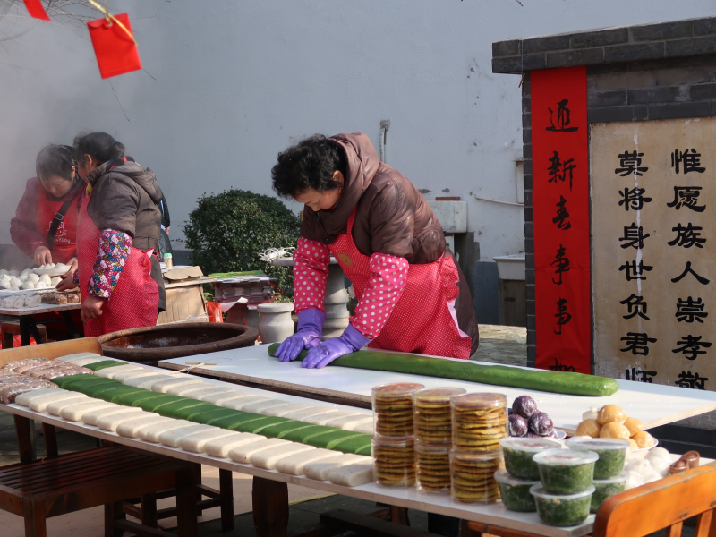 Wuxi residents celebrate the traditional Laba Festival