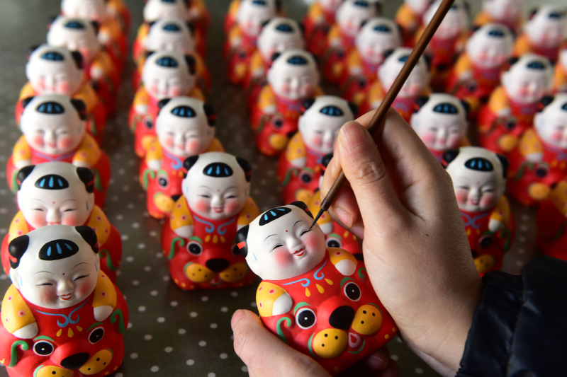 Traditional clay figurines welcome Chinese New Year