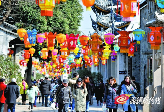 Colorful lanterns paints Huishan Ancient Town