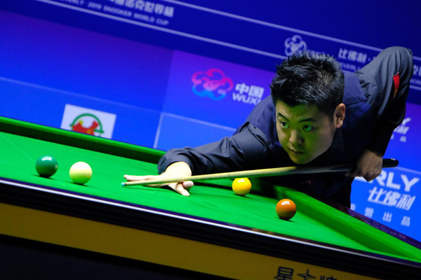 Chinese teams take early leads at snooker worlds