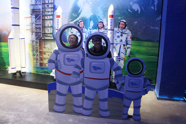Hong Kong undergraduates marveled by Huallywood fun